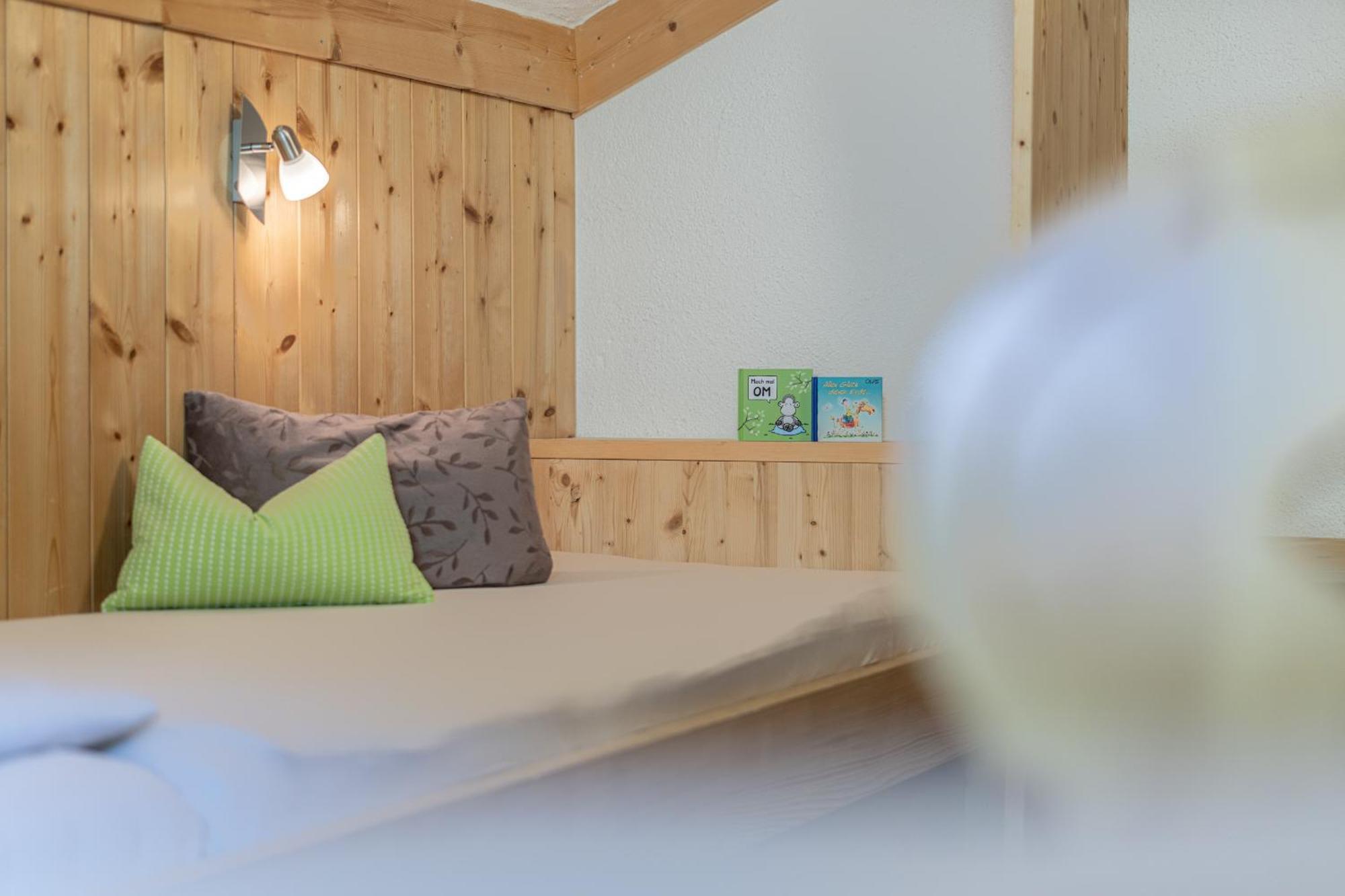 Der Ortnerhof - Hotel & Reiterhof Prägraten Room photo