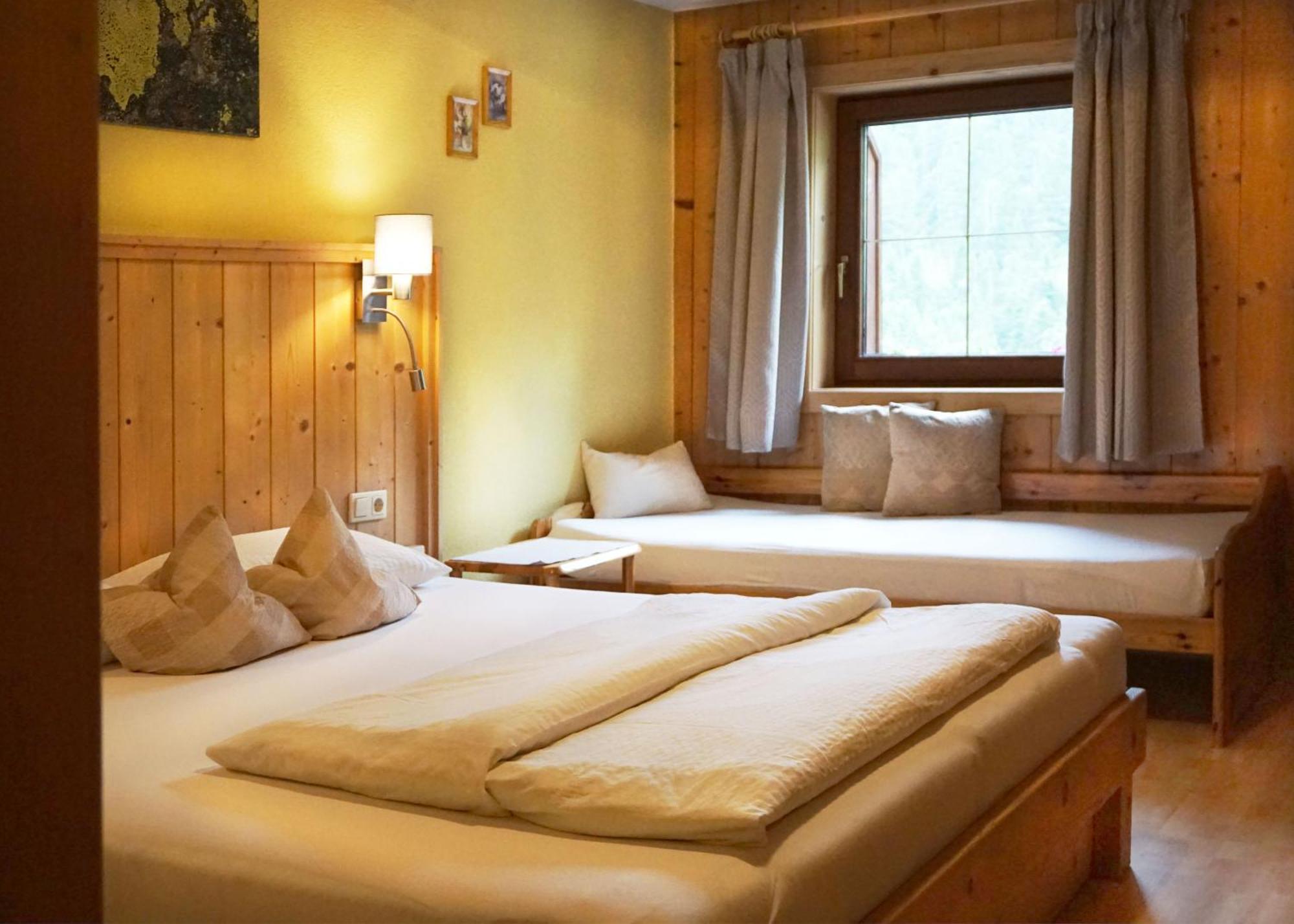 Der Ortnerhof - Hotel & Reiterhof Prägraten Room photo